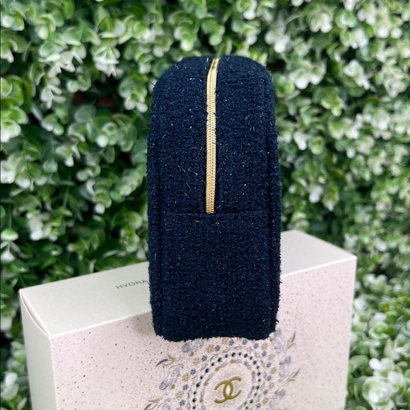 CHANEL Beauty Makeup Bag 2025 HOLIDAY LIMITED EDITION NIB AUTHENTIC - Picture 5 of 16